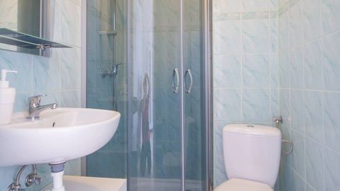 Pokój 3-osobowy z prysznicem z dostępem do ogrodu
