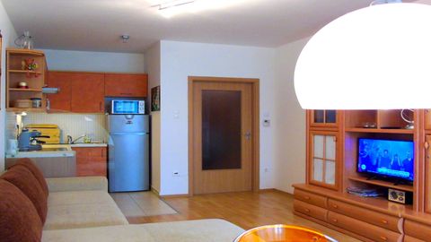 Apartament 4-osobowy na piętrze z widokiem na jezioro z 2 pomieszczeniami sypialnianymi