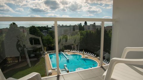 Pokój 2-osobowy z balkonem pokój od strony basenu