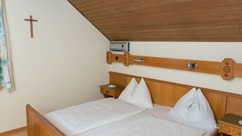 Apartament 4-osobowy na piętrze Economy z 2 pomieszczeniami sypialnianymi