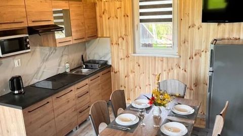 Domek drewniany 8-osobowy z łazienką z dostępem do ogrodu