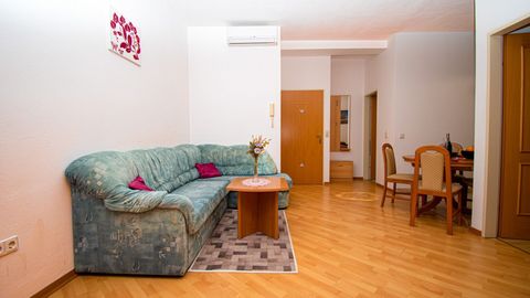 Apartament 4-osobowy z klimatyzacją na parterze z 2 pomieszczeniami sypialnianymi