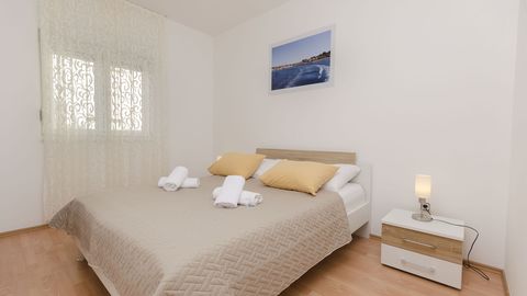 Apartament 5-osobowy z klimatyzacją na parterze z 3 pomieszczeniami sypialnianymi