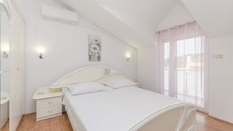 Apartament 5-osobowy z klimatyzacją z balkonem z 3 pomieszczeniami sypialnianymi (możliwa dostawka)