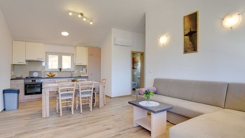 Apartament 4-osobowy z klimatyzacją z widokiem na morze z 3 pomieszczeniami sypialnianymi (możliwa dostawka)