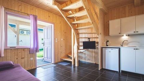 Domek drewniany 8-osobowy z klimatyzacją z prysznicem