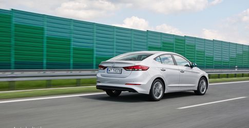 Test: Hyundai Elantra 1.6 Cvt – Proste I Nowoczesne? A Jednak Można! | Autokult.pl