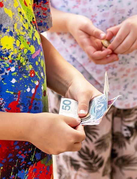 38 proc. dzieciaków otrzymujących kieszonkowe dostaje je w formi