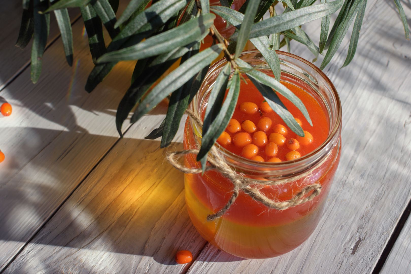 Облепиховое масло сделать в домашних условиях. Настойка облепиха Sea Buckthorn. Чай с облепихой. Морс из облепихи. Облепиха в банке.