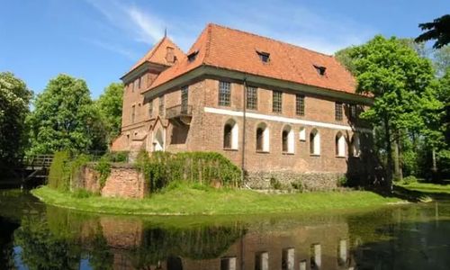 MUZEUM - ZAMEK W OPOROWIE - pokoje gościnne Oporów