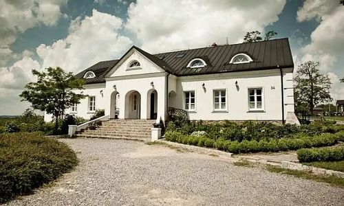 Dwór na Wichrowym Wzgórzu Klimontów