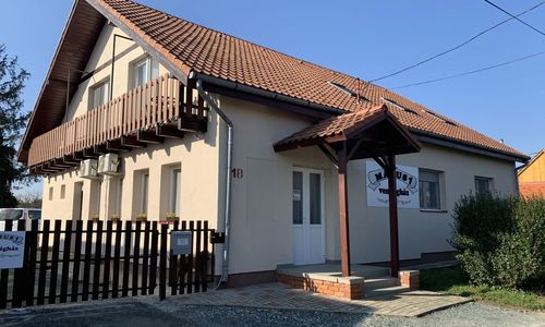 Május 1 Vendégház Sé