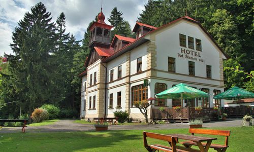 Hotel Pod šikmou věží Holín