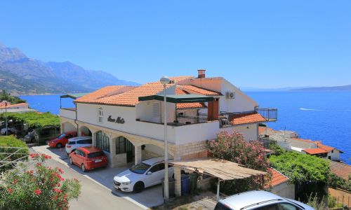 Apartmanok Parkolóhellyel Pisak, Omis - 16239 Pisak