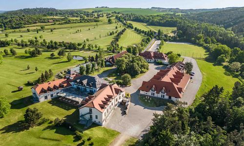 DAROVANSKÝ DVŮR RESORT, WELLNESS & GOLF HOTEL Břasy