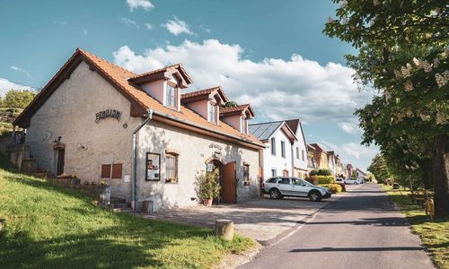VÁŠ SKLEP - vinný sklep a penzion Nový Šaldorf-Sedlešovice