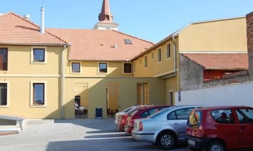 Restaurace a Penzion U Kostela Újezd u Brna