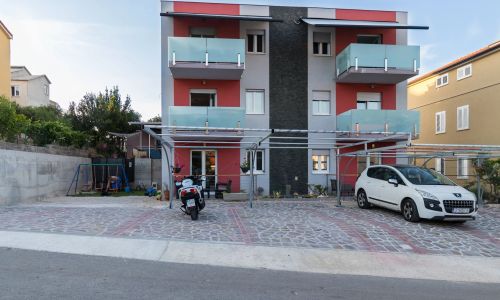 Apartmanok és Szobák Parkolóhellyel Grebastica, Sibenik - 17831 Grebaštica