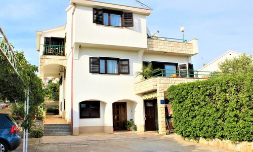 Apartmanok Parkolóhellyel Primosten - 15499 Primošten