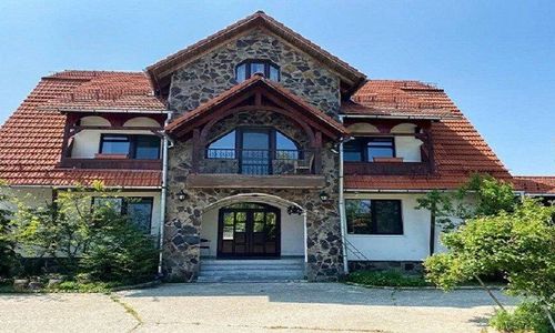 Theia's Garden Livezile