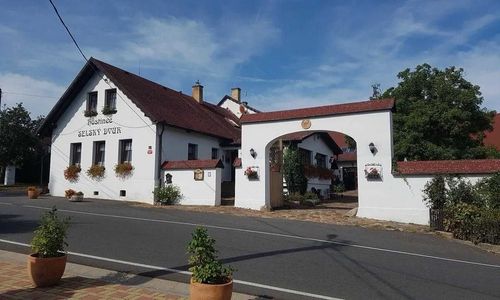 Selský Dvůr Biskoupky Sebečice