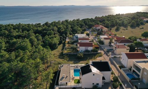 Apartments Olujic Vir