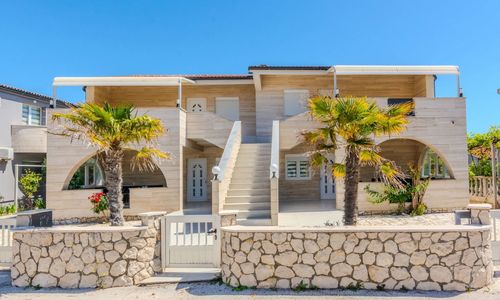 Apartments Lucica Vir