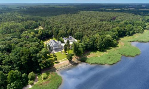 Manowce Palace