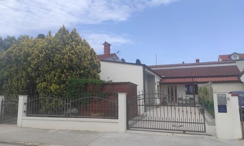 House with Beautiful Garden Fažana