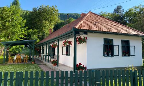 100 Éves Vendégház Háromhuta