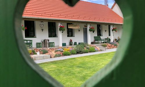 Ladislaus Schnaps-Haus Falusi Vendégház Csolnok