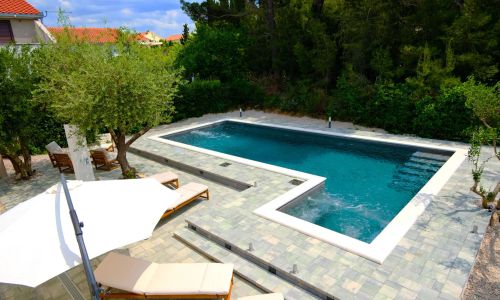 Home More Than Holiday Mravince