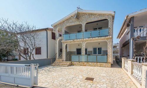 Apartment Wenig Vir