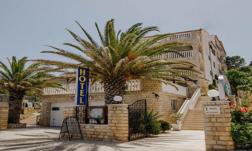 Hotel Vila Tina Arbanija