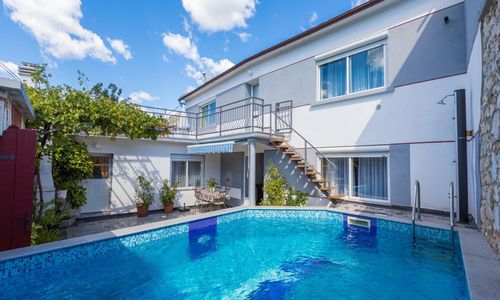 House Delfin Tribalj