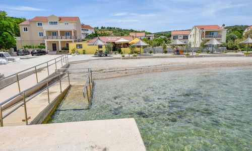 Apartment L and S on The Beach Ugrinic