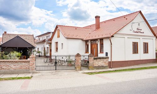 Urszics Családi Panzió Villány
