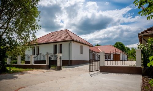 Éden Tanya Ládbesenyő