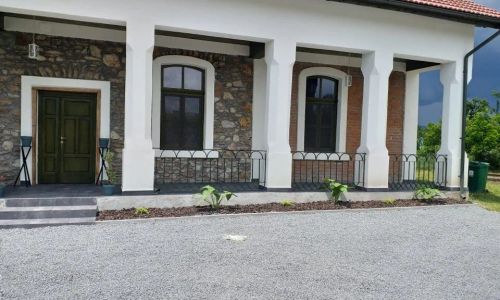 Casa Manzovela Hărău