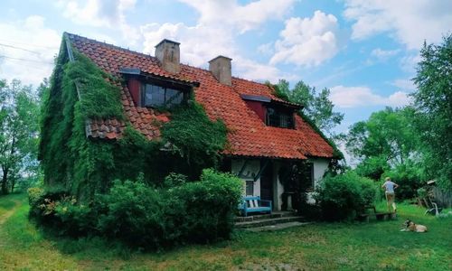 Mały Biały Domek wśród mazurskiej przyrody Mrągowo