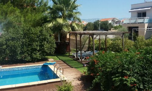 Villa Garden Vir