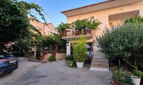 Apartments Jasmine Okrug Gornji