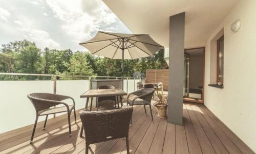 Słoneczny apartament z dużym tarasem tuż przy lesie
