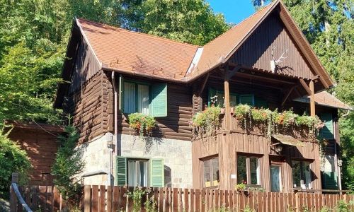 Királykunyhó Erdősziget Privát tóval Visegrád