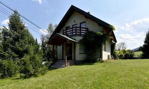 Dom wśród modrzewi Uście Gorlickie