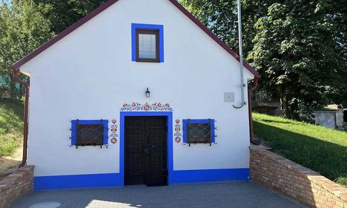 Vinný sklep s ubytováním - Domanín