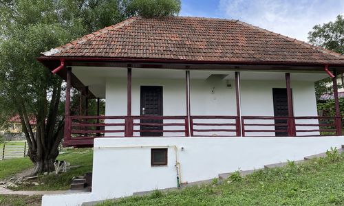 Casa de sub Salcie Curtea de Argeș