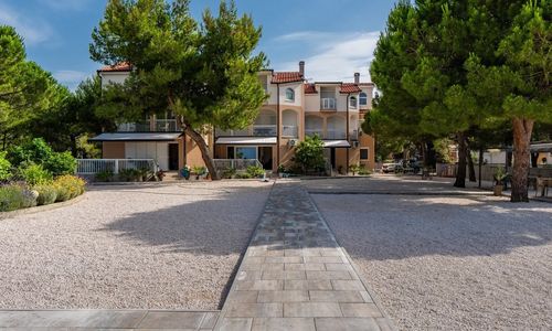 Apartments Sum Mora Vir