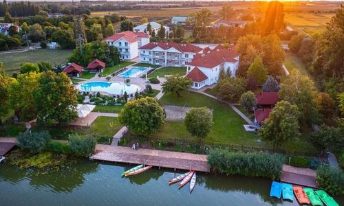 Aranyszarvas Panzió****, Étterem és Grillterasz Szarvas