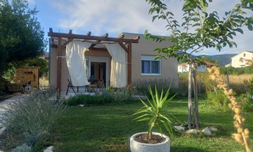 House Garden House Kastel Stafilic